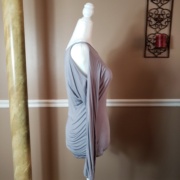 NWOT Express cold shoulder shirt - Picture 3 of 7